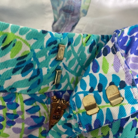 Lilly Pulitzer Shana stretch crop pant in blue currant fantasea print. Size 6 - Picture 5 of 6